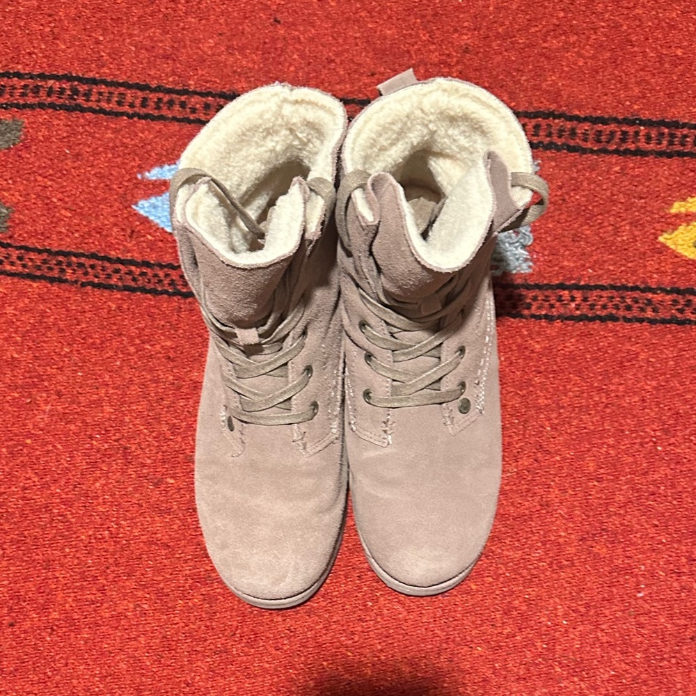 BEARPAW Women's Harmony Women's Lace-up Boot | Comfortable Winter Boot - Picture 4 of 5